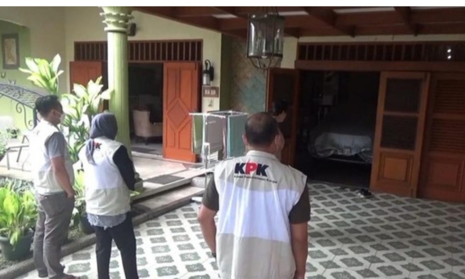 KPK Obok-obok Kantor Salah Satu Rekanan di Surabaya,Petugas Keamanan Buka Suara