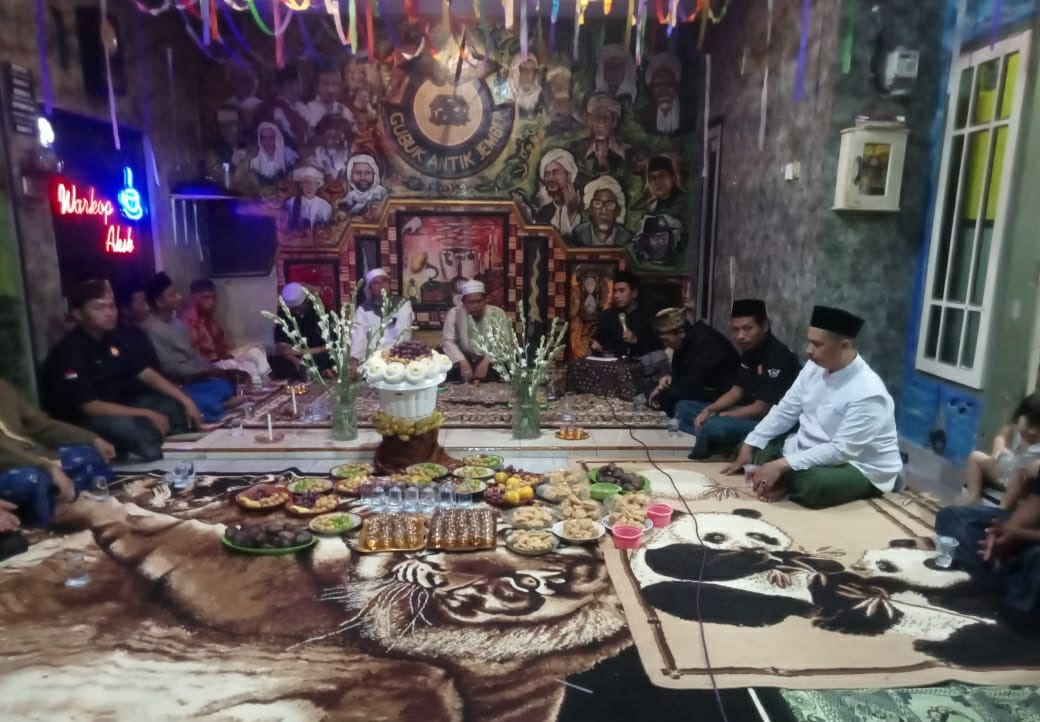 Sholawatan rutin komunitas dan usaha Gubuk antik kecamatan Panti kabupaten Jember