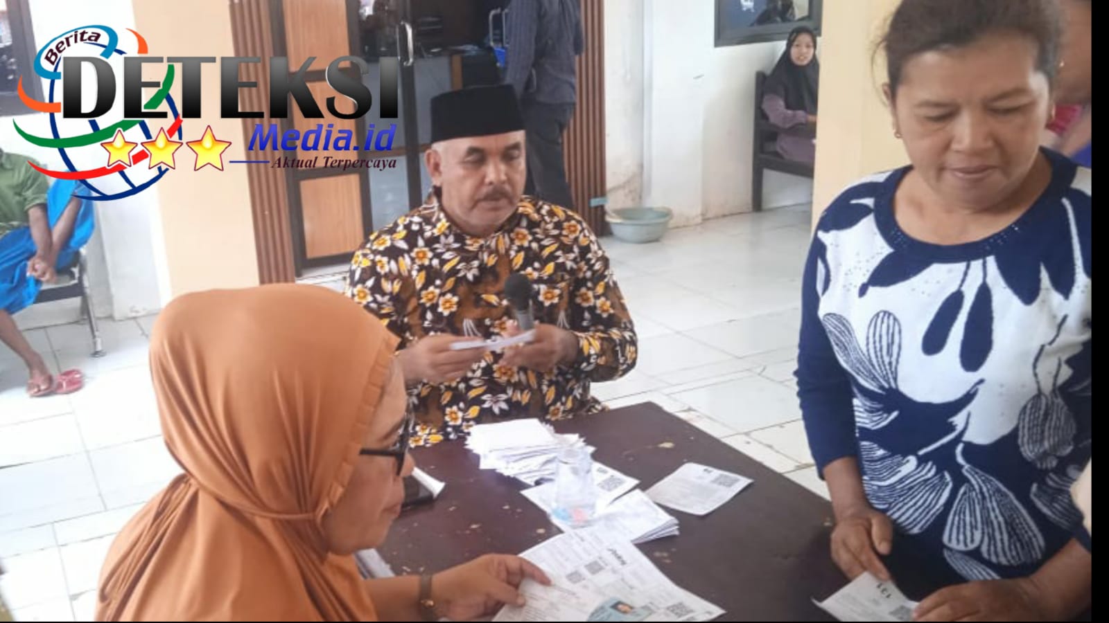 Desa Sumberdanti kecamatan Sukowono membagikan sembako kepada warga 1265 kpm berjalan lancar
