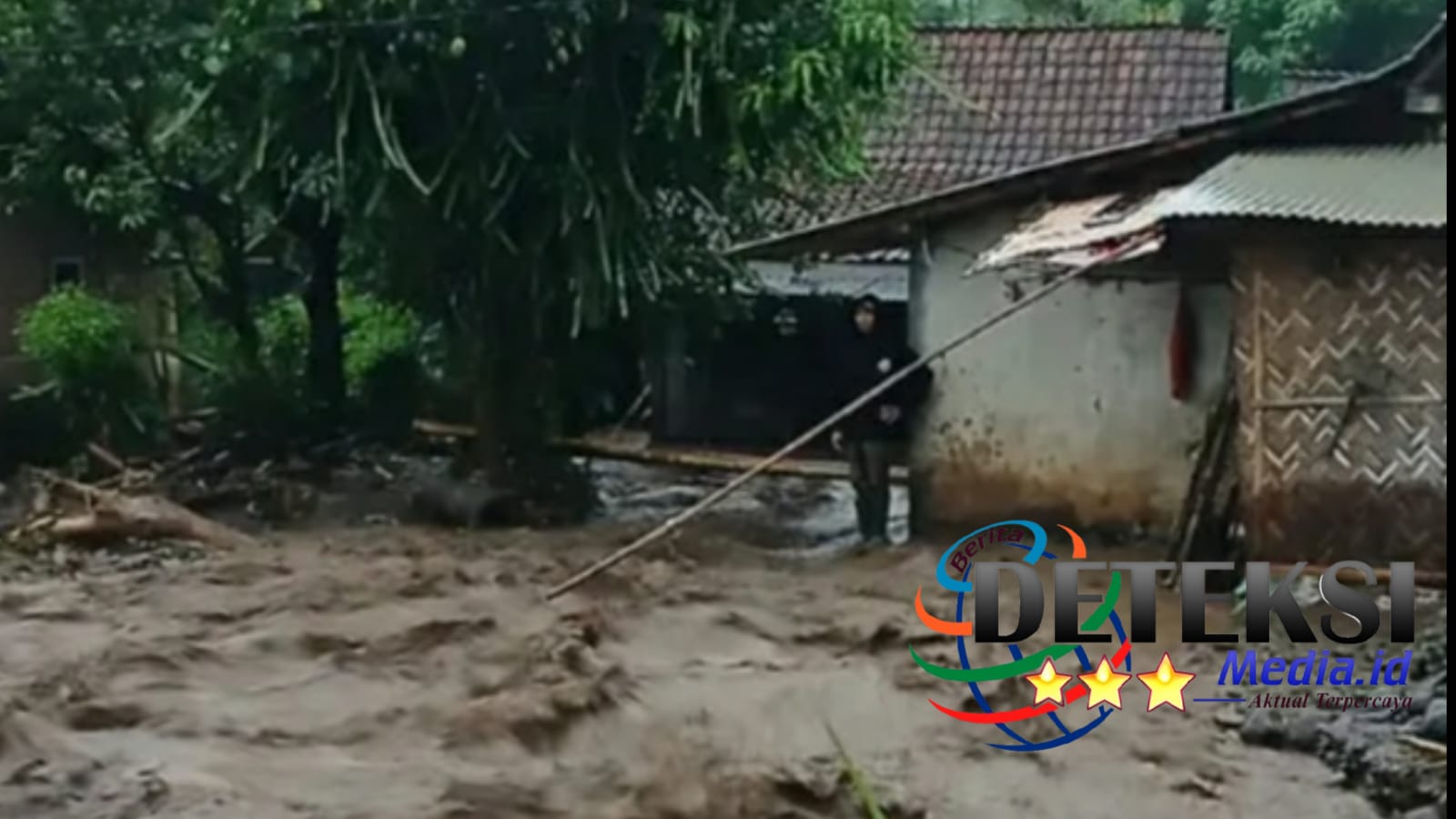 Banjir Bandang Terjang Pemukiman Warga Gunungsari Maesan Bondowoso