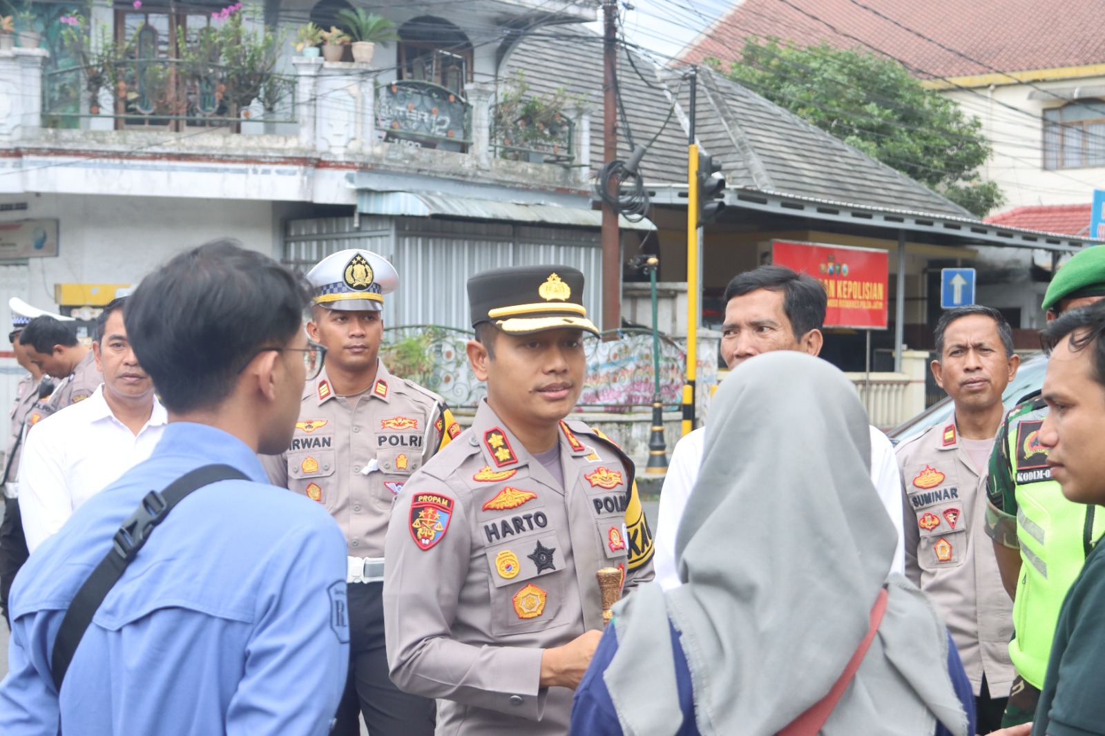 Memberikan rasa aman dan nyaman selama libur Nataru Polres Bondowoso menyediakan penitipan barang gratis
