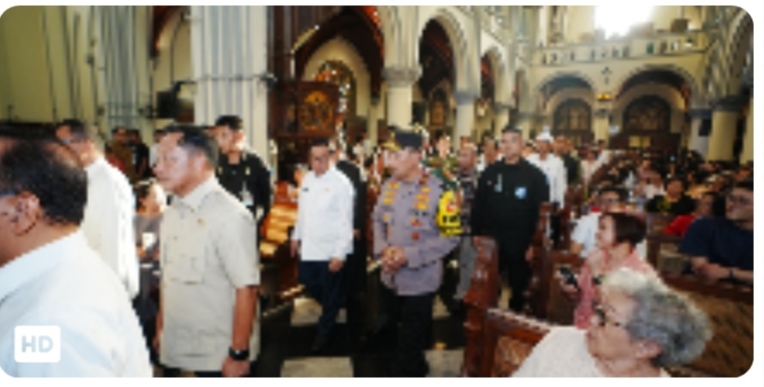 Tinjau 2 Gereja, Kapolri Pastikan Pengamanan dan Pelayanan Misa Malam Natal