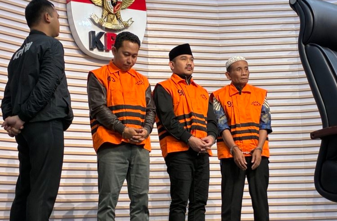 Bupati Bekasi Ade Kuswara dan Ayahnya Ditahan KPK diduga Terima Suap Sebesar Rp14,2 Miliar dalam dugaan Ijon Proyek