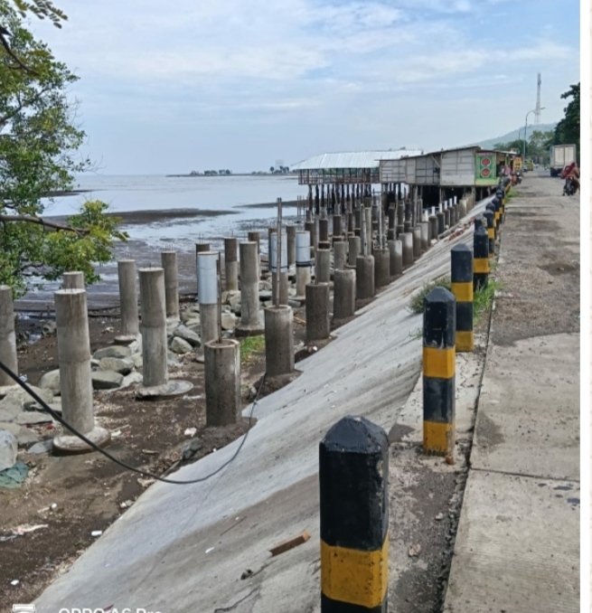 Sengketa Pantai Blitok :  Jalur Nelayan Terhalang Warung,Mata Pencaharian Terancam