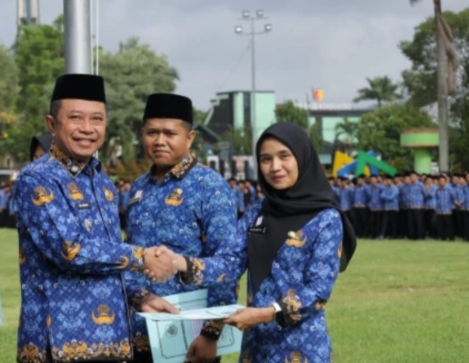 Penantian Panjang Berbuah Manis,Akhirnya Bupati Bondowoso Lantik 4.502 PPPK Paruh Waktu di Alun-alun Ki Bagus Asra