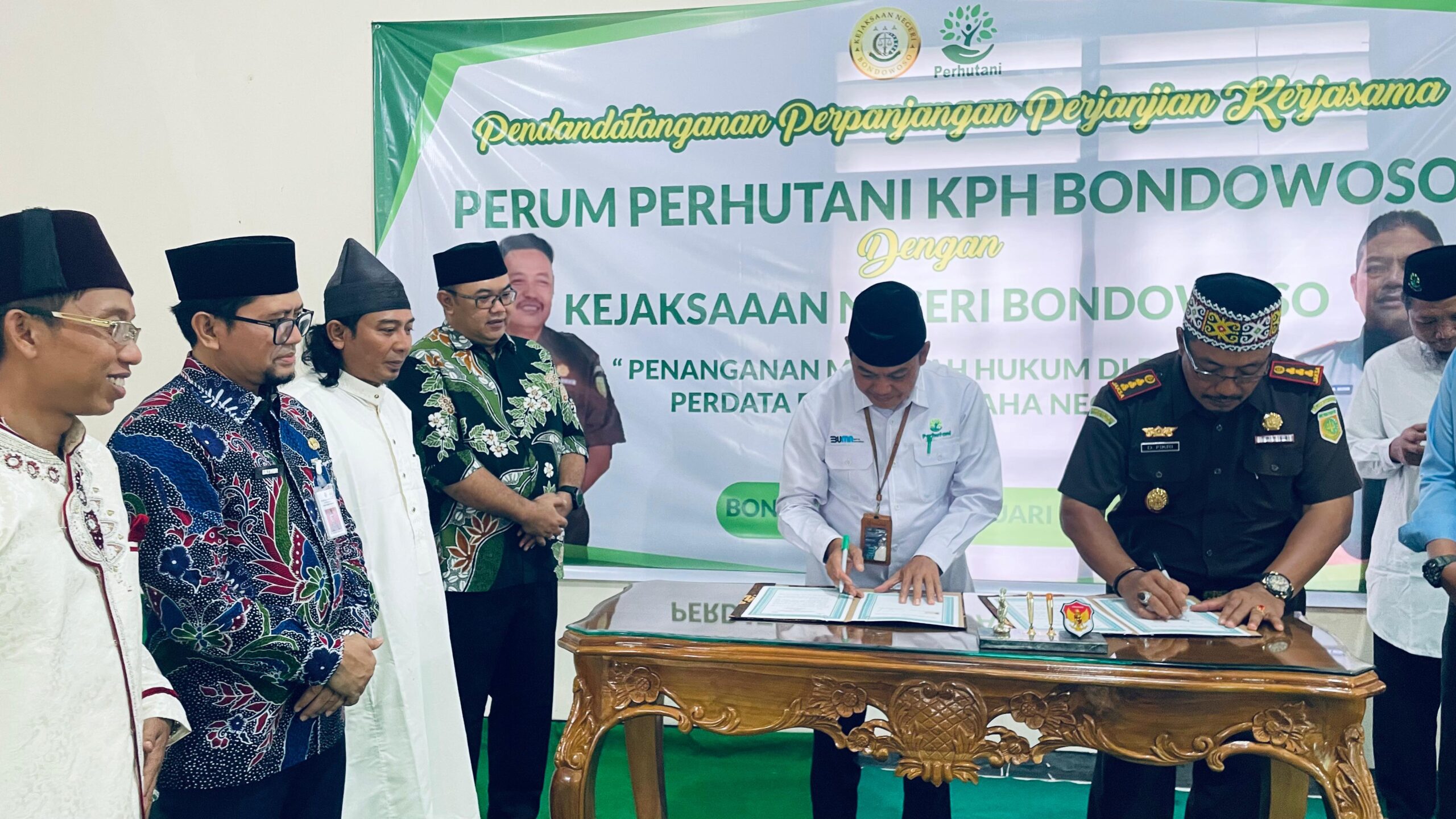 Penandatanganan Perjanjian Kerja Perum Perhutani KPH Bondowoso Dengan Kejari Bondowoso di Aula Perum Perhutani Berlangsung Khidmat