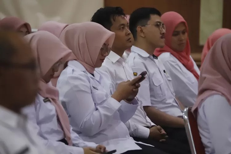 Polemik Guru PPPK: Tak Berani Bergerak Karena Terikat Tanda Tangan Kepala Sekolah dalam Perpanjangan Kontrak