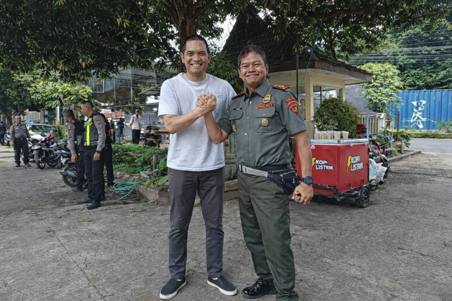 Kunjungan Tim Perum Perhutani KPH Bondowoso Ke Rumah Dinas Kapolres Situbondo Sebagai Ucapan Pisah Kenang Kapolres Sekaligus Ajang Silaturakhir Mempererat Wujud Kerjasama
