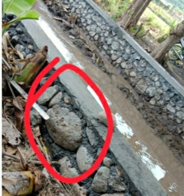 Diduga Proyek “SILUMAN” Pembangunan Irigasi di Paiton Disorot Warga ; Tanpa Papan Informasi dan Kualitas Bangunan Dipertanyakan