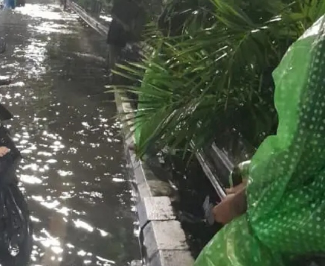 Wali Kota Surabaya Eri Cahyadi Mulai Tangani Banjir Kawasan Simo