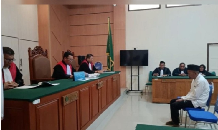 HUKUM yang TAJAM ke BAWAH, TUMPUL ke ATAS ;Antara Legalisme dan Rasa Keadilan