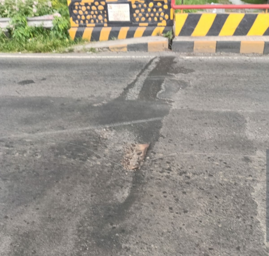 Skandal Aspal “RECEH” Pantura Situbondo ; Proyek Nataru 2025 – 2026 Diduga Amburadul, BPK diminta Turun Tangan ++++