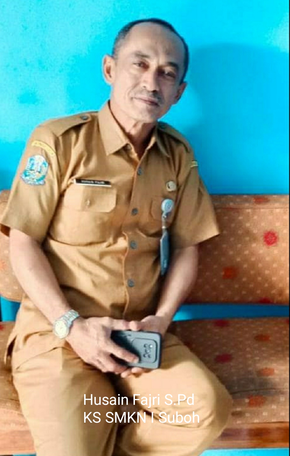 MEMBENTUK GENERASI BERPRESTASI dan BERAKHLAKUL KARIMAH ; Visi Besar SMKN 1 SUBOH di Bawah Kepemimpinan Husain Fajri, S.Pd