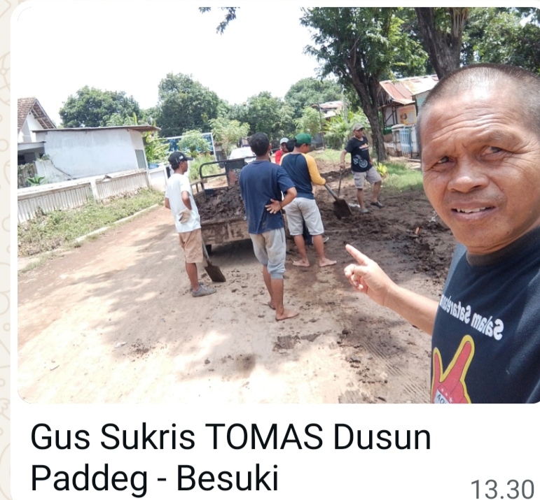 MEMBASUH LUKA PASCA BANJIR : Semangat Gotong Royong Warga Dusun Paddeg Bangkitkan Harapan +++