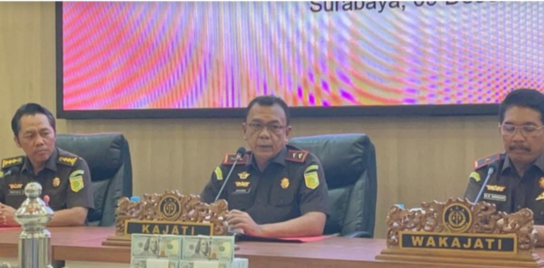 Tim Kejagung Amankan 2 Kajari di Jatim, …Ada apa ???
