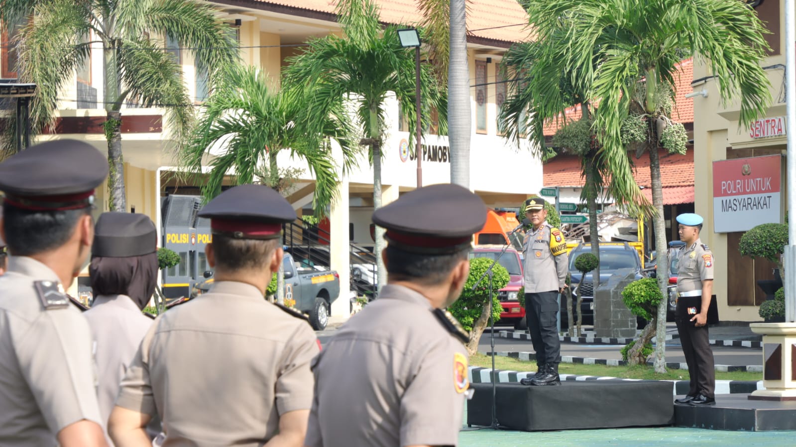 Wakapolresta Banyuwangi Pimpin Apel Jam Pimpinan, Tekankan Zero Pelanggaran dan Peningkatan Pelayanan Publik
