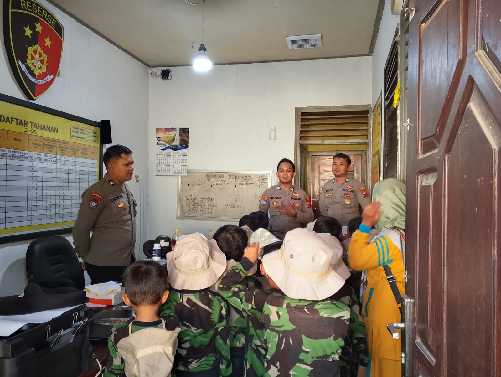 Polsek Singojuruh Terima Kunjungan Edukasi Siswa TK