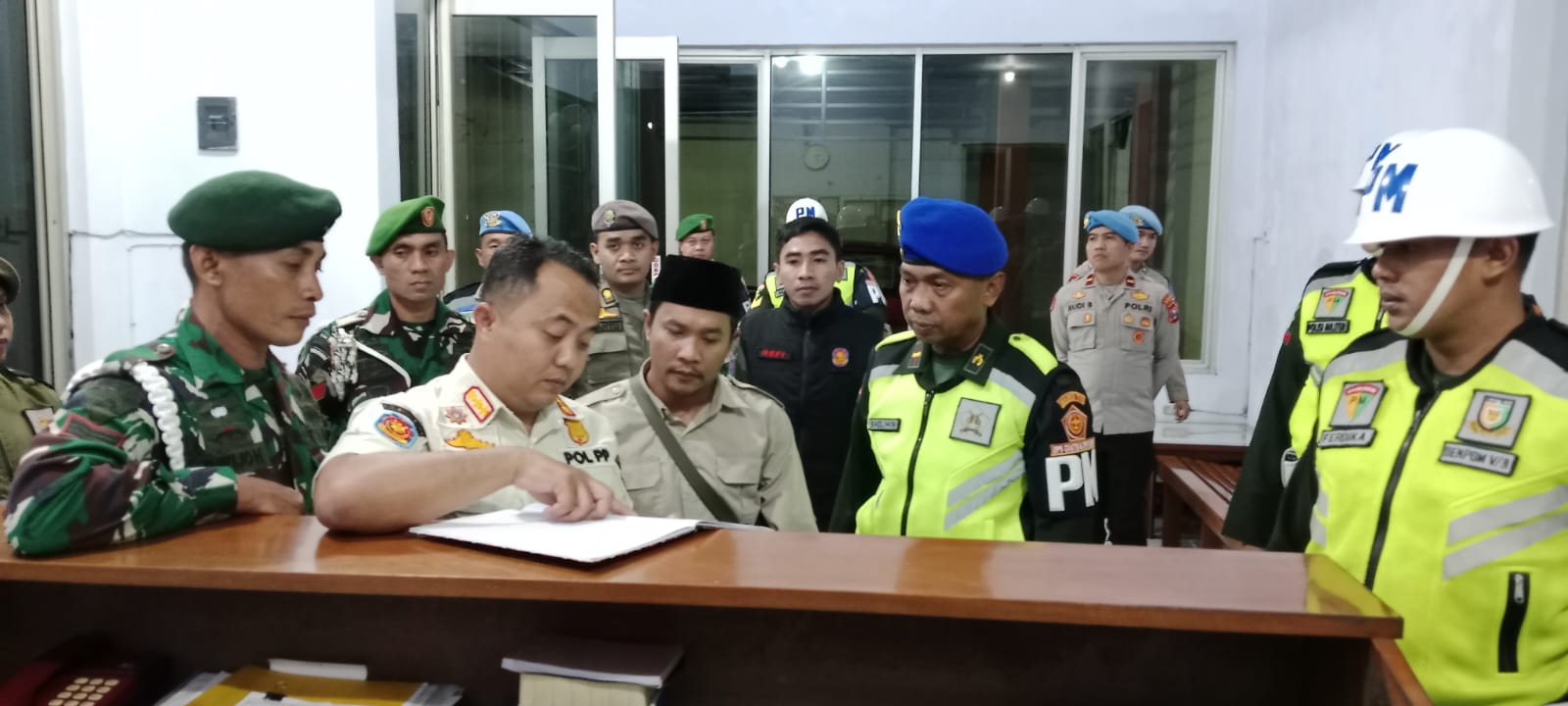 Propam Polres Bondowoso Turut Serta Dalam Razia Operasi Gabungan Pekat