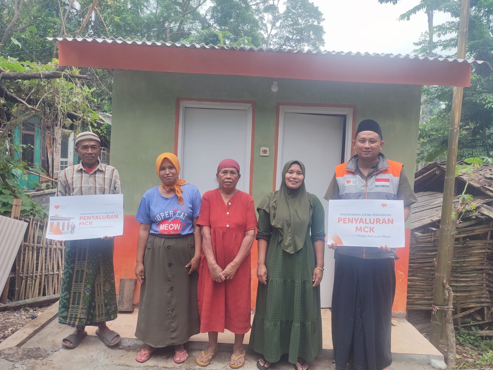 Tinggalkan Kebiasaan Mandi di Sungai, Rumah Zakat Bangun 2 Unit MCK Komunal untuk Warga Patirana Bondowoso