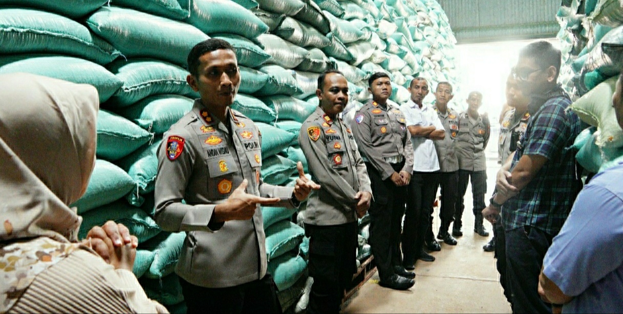 Kapolres Ponorogo Pastikan Keamanan dan Ketersediaan Pangan di Gudang Bulog Cukup