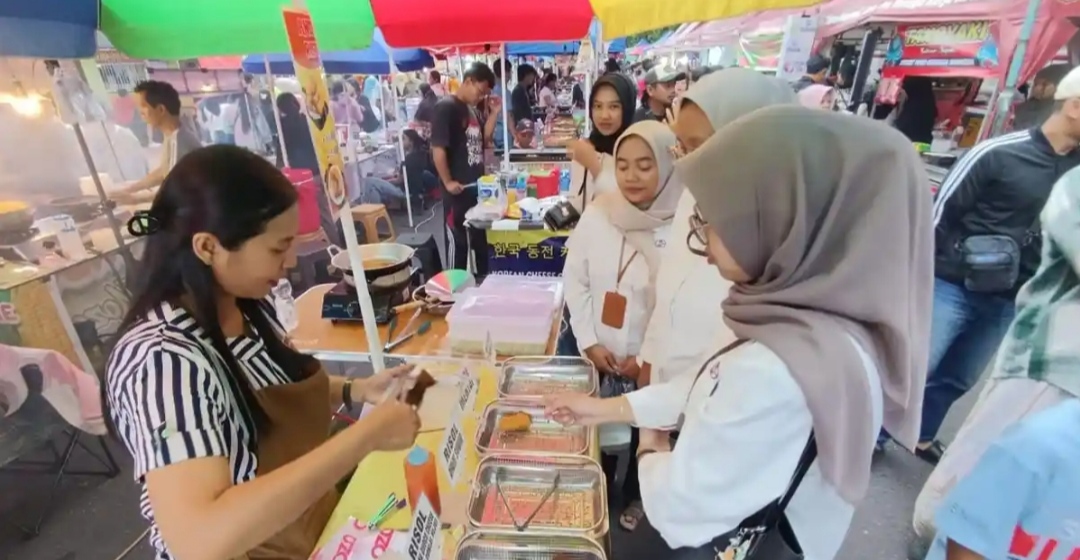 Pada Ramadan 2026 Perputaran Uang di Pasar Takjil Jl Kenanga Kota Blitar Capai Rp 35 Juta per Hari