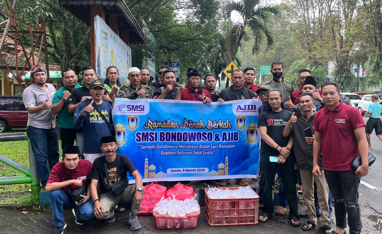 Giat Sosial SMSI Bondowoso Bersama Aliansi Jurnalis Independen(AJIB) Berbagi Takjil Pada Pasien dan Keluarga di RSUD dr.Kusnadi