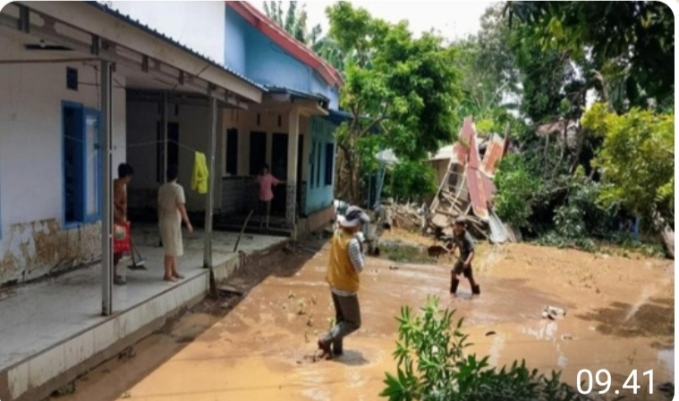 Dua Buruh Tani Hilang Terbawa Banjir Bandang di Situbondo