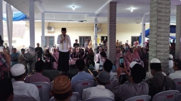 Ribuan Guru Ngaji Hadiri Bunga Desaku Mumbulsari, Gus Fawait Pastikan Insentif Cair dan Fasilitas Makin Sejahtera