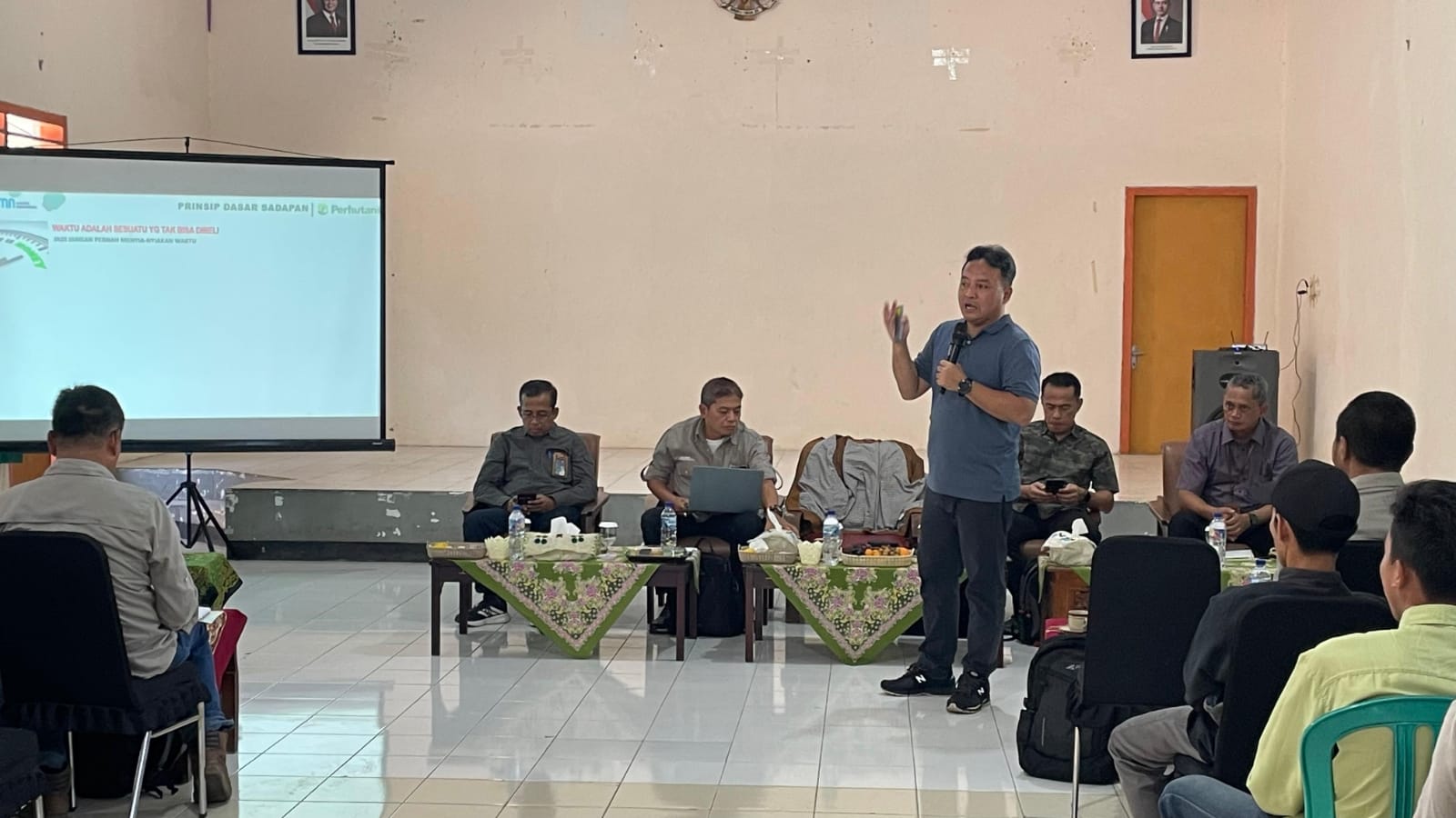 Pembinaan Teknis Perhutani Perkuat Produktivitas Getah Pinus Secara Berkelanjutan oleh Kadivre Jatim