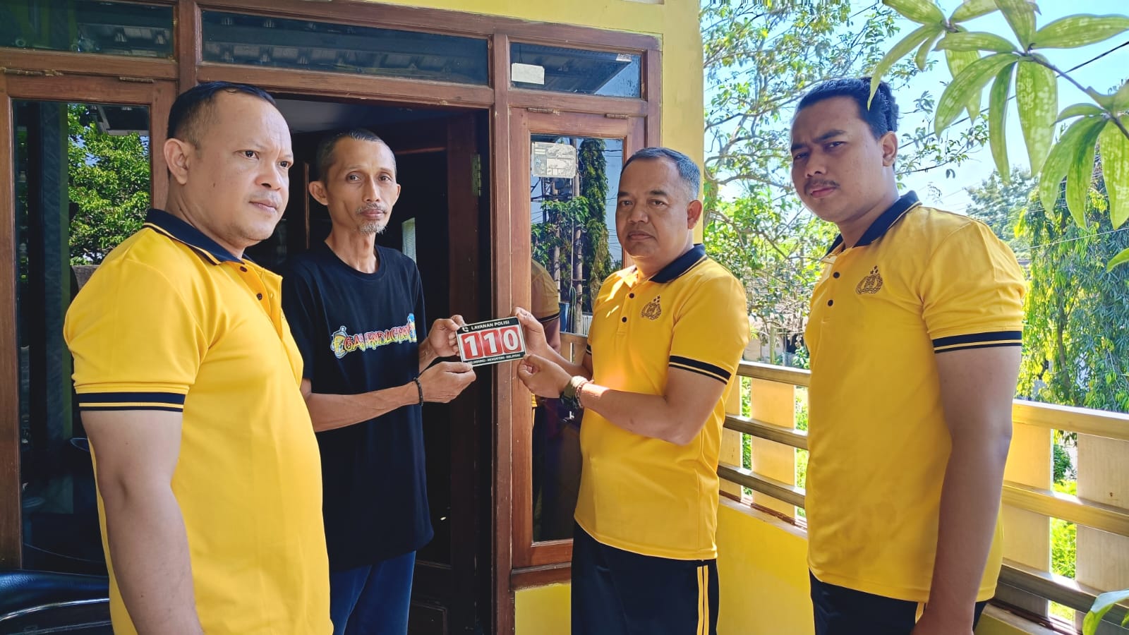 Jum’at Sehat Berbuah Manfaat, Kapolsek Curahdami Tempuh 25 Km Sambil Sosialisasikan Layanan 110