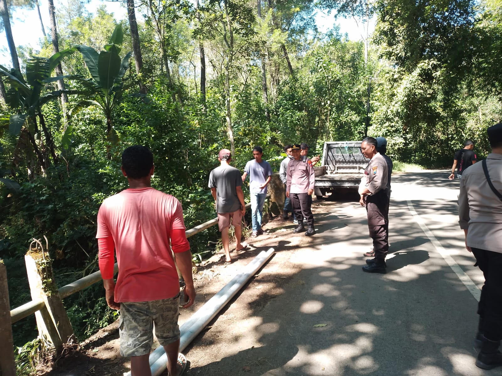 Sinergi Polri dan Masyarakat, Jembatan Penghubung Dua Desa Kembali Layak dan Aman