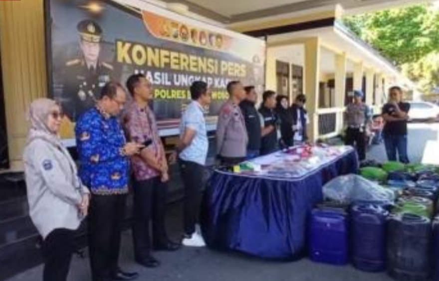 Polisi Berhasil Mengungkap Praktik Penimbunan BBM Subsidi hingga Mencapai Kurang lebih 1 Ton di Bondowoso, 2 Tersangka Diamankan