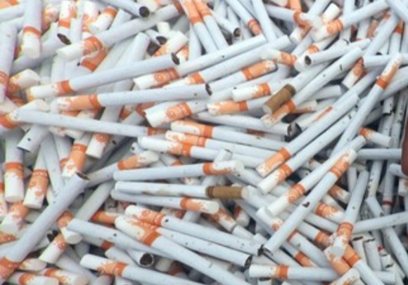 Detik-detik Petugas Mengamankan Truk Bermuatan 6,5 Juta Rokok Ilegal di Banyuwangi