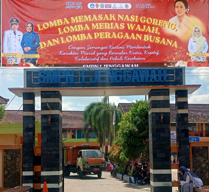 “SMPN I Jenggawah Meriahkan Hari Kartini Dengan Lomba Fashion Show Dan Rias Wajah Serta Kuliner Nasi Goreng.