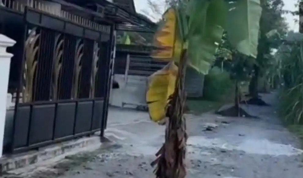 Warga Blitar Protes Jalan Rusak, Dinas PUPR Tegaskan Bukan Wewenangnya karena Itu Jalan Desa