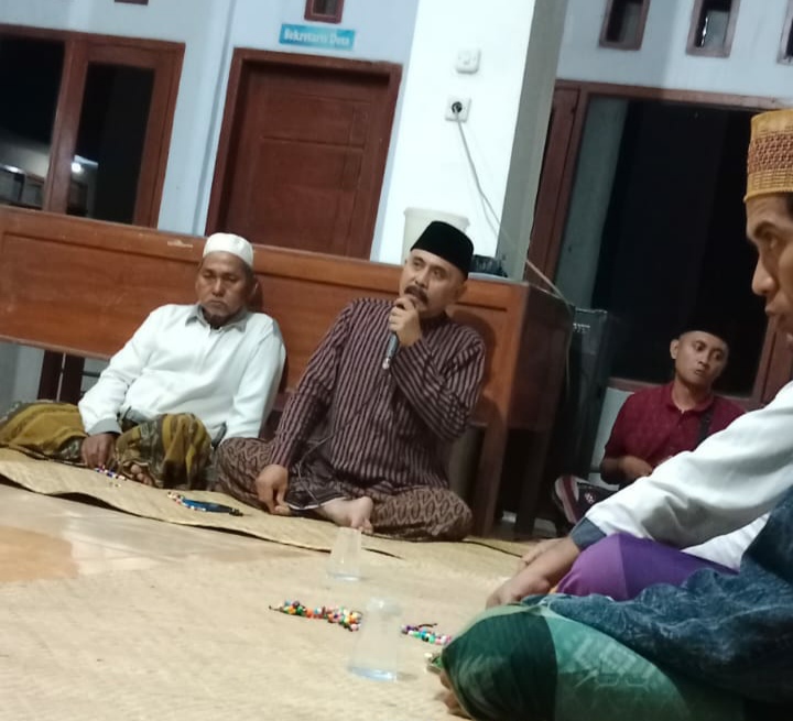 Perkuat, Spiritual Warga, Desa Sumber tengah Rutinkan Sholawat Nariyah Tiap Bulan.