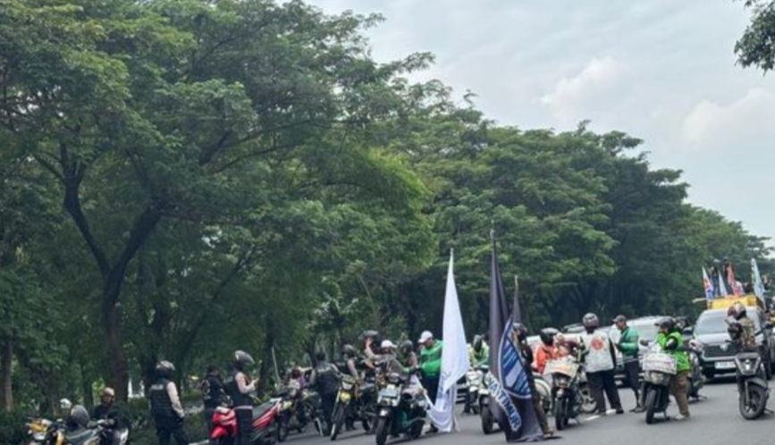 Massa Demo Ojol Surabaya, Bawa 3 Tuntutan Menuju ke DPRD Jatim