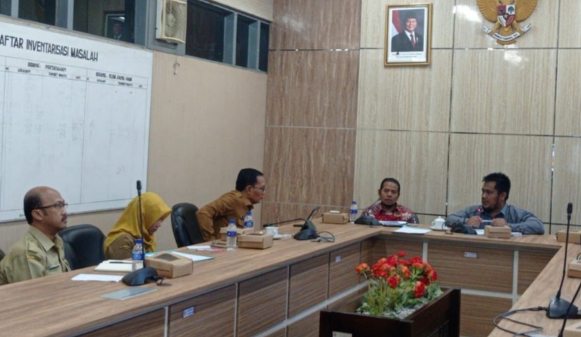Komisi A DPRD Jember Desak Penambahan Anggaran dan Larangan Plastik, Antisipasi Darurat Sampah.