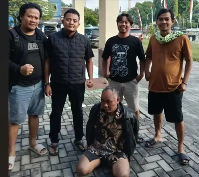 BREAKING NEWS – Setelah Dikabarkan Buron, Pelarian Kiai Ashari Yang Diduga Cabuli Puluhan Santriwati Akhirnya Berakhir ++++