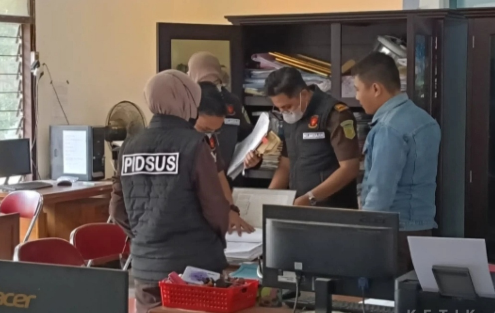 Dugaan Korupsi Griya Dalem Kanjengan,Kejari Tulungagung Geledah Kantor Kelurahan Kepatihan,Sita Beberapa Dokumen Penting